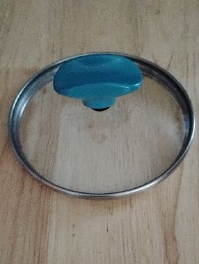 Rachael Ray Glass Lid with Teal Handle